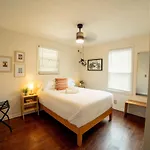 Cozy Getaway Mins To Downtown, Broadway Airport Holiday home *