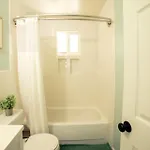 Cozy Getaway Mins To Downtown, Broadway Airport Holiday home *