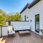 Nashville Townhome With Deck Close To Downtown!