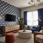 Modern Music Row With King & Queen Bedrooms + Private Balcony Pool & Fitness Center Walk To Rca B & Local Dining Under 2 Miles To Broadway Garage Parking Elevator Access 24 Hr Hospitality Holiday home *