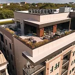 Holiday home Modern Music Row With King & Queen Bedrooms + Private Balcony Pool & Fitness Center Walk To Rca B & Local Dining Under 2 Miles To Broadway Garage Parking Elevator Access 24 Hr Hospitality Nashville