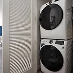 Holiday home Modern Music Row With King & Queen Bedrooms + Private Balcony Pool & Fitness Center Walk To Rca B & Local Dining Under 2 Miles To Broadway Garage Parking Elevator Access 24 Hr Hospitality