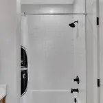 Holiday home 10 Min Drive Downtown, Roof Deck, Pet Friendly