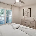 Walk To Five Points East With Yard! Holiday home *