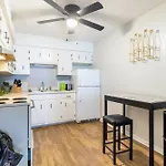 Charming 2 Bedroom Condo In Nashville With Free Parking
