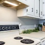 Charming 2 Bedroom Condo In Nashville With Free Parking