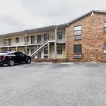 Downtown 1Br Condo With Full Kitchen, Pet-Friendly