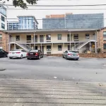 Downtown 1Br Condo With Full Kitchen, Pet-Friendly