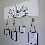 5 Min To Airport Pet Friendly Fire Pit Fenced Yard Nashville
