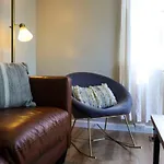 Holiday home 5 Min To Airport Pet Friendly Fire Pit Fenced Yard