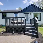 5 Min To Airport Pet Friendly Fire Pit Fenced Yard Holiday home