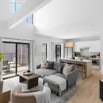 Luxury Penthouse With 2 Floors Pool Patio Gym Walk To Broadway Apartment