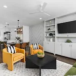 Holiday home Patio Firepit Garage Walk To Belmont 12 South, Restaurants And