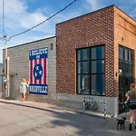 Patio Firepit Garage Walk To Belmont 12 South, Restaurants And More