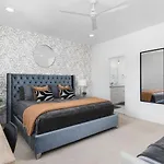 Holiday home Patio Firepit Garage Walk To Belmont 12 South, Restaurants And