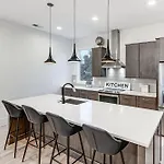 1 Mi To Downtown Nashville: Townhome W/ Balcony! Holiday home *