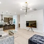 Holiday home 1 Mi To Downtown Nashville: Townhome W/ Balcony!