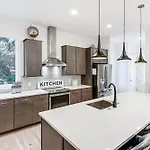1 Mi To Downtown Nashville: Townhome W/ Balcony! *
