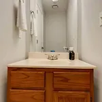 Prime Location With Balcony Near Broadway And Golf Apartment