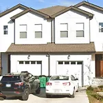 Holiday home 7 Min From Broadway! 3 Bed 2.5 Bath *