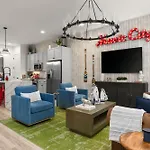 The Americana Abode Rooftop Hot Tub Game * Nashville