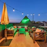 Designer Single Family House-Rooftop- Hot Tub