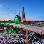 Designer Single Family House-Rooftop- Hot Tub