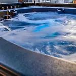 Holiday home Designer Single Family House-rooftop- Hot Tub *