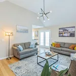 New Oasis 2 Miles From Music Row Nurse City