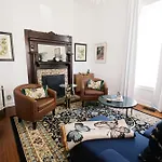 Magazine Featured 1890s Home, Pets, Yard, 8min-dt Holiday home