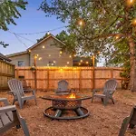 Holiday home Fully Furnished With Deck Near Center *