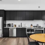 Luxury On The River 4 Beds 2.5 Bath, Walk To Downtown Nashville