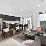 Luxury On The River 4 Beds 2.5 Bath, Walk To Downtown * Nashville