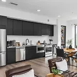 Luxury On The River 4 Beds 2.5 Bath, Walk To Downtown *