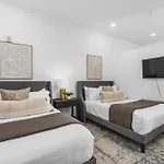 Luxury On The River 4 Beds 2.5 Bath, Walk To Downtown Apartment *
