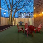 Multi-condo Building With 7 Units 15 Bedrooms 22 Beds And Free Parking Nashville