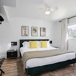 Holiday home Multi-condo Building With 7 Units 15 Bedrooms 22 Beds And Free Parking