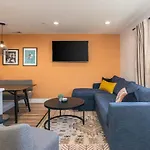 Multi-Condo Building With 7 Units 15 Bedrooms 22 Beds And Free Parking