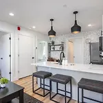 Multi-condo Building With 7 Units 15 Bedrooms 22 Beds And Free Parking Nashville