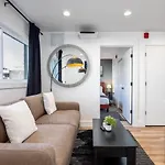 Multi-condo Building With 7 Units 15 Bedrooms 22 Beds And Free Parking *