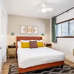 Multi-condo Building With 7 Units 15 Bedrooms 22 Beds And Free Parking Holiday home