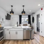 Multi-condo Building With 7 Units 15 Bedrooms 22 Beds And Free Parking * Nashville