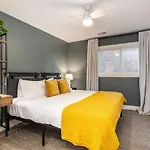 Multi-condo Building With 7 Units 15 Bedrooms 22 Beds And Free Parking Holiday home *
