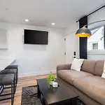 Multi-condo Building With 7 Units 15 Bedrooms 22 Beds And Free Parking Holiday home Nashville