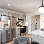 Holiday home Multi-condo Building With 7 Units 15 Bedrooms 22 Beds And Free Parking