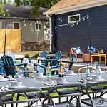 Luxury Home- Huge Yard, Fire Pit, Game And Movie Holiday home *
