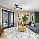 Electric - Odyssey -top Floor West End 2 Bedroom - Minutes To Broadway Apartment *