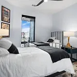 Electric - Odyssey -top Floor West End 2 Bedroom - Minutes To Broadway Apartment *