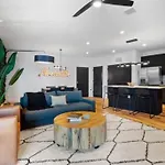Apartment Electric - Odyssey -top Floor West End 2 Bedroom - Minutes To Broadway