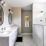 Holiday home Luxury Home- Huge Yard, Fire Pit, Game And Movie *